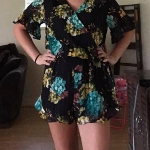 Entro Black Green Yellow Floral One Piece Romper Size Large Excellent Used Cond - Picture 5 of 5